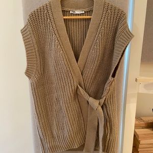 Zara beige knit sleeveless cardigan with ties